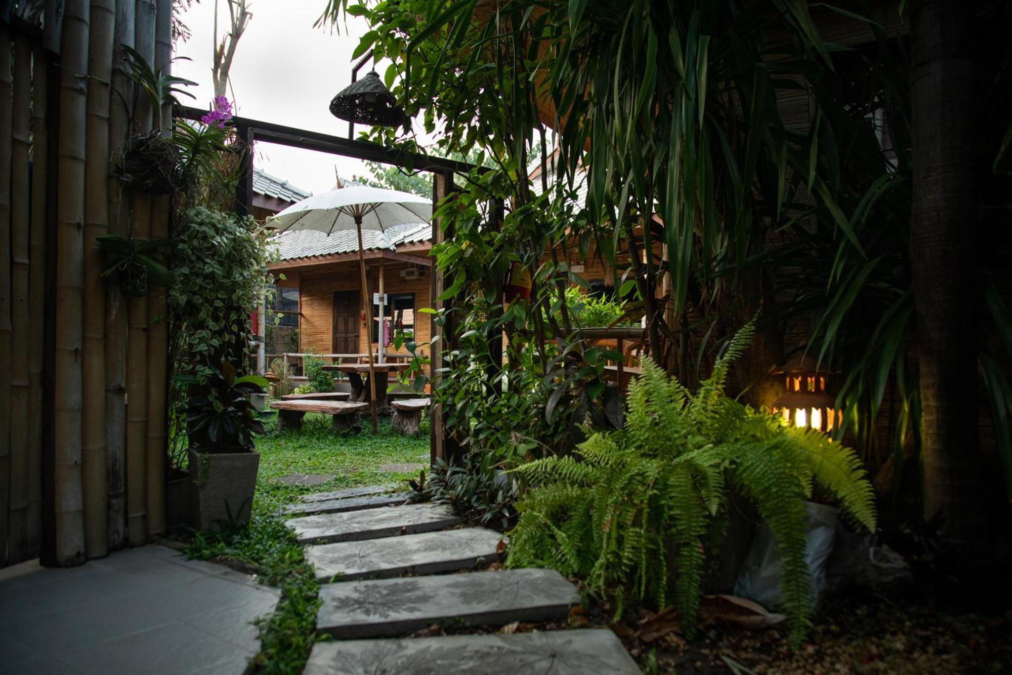 Nhà khách Boutique & Restaurant, Jaidee Bamboo Huts 2*